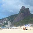 Vai dar praia no feriado? Calor e chuva dividem a previsão do tempo no Rio