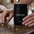 Quem tem ou já teve pedra nos rins pode tomar creatina? O que se sabe sobre isso