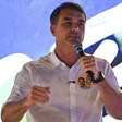 Flávio repete que manterá reajuste do salário mínimo e Bolsa Família caso eleito