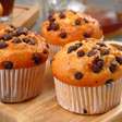 Muffin de banana com gotas de chocolate e aveia: fácil, macio e saboroso