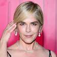 Selma Blair é presa após 'emergência médica' resultar em agressão física durante voo