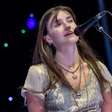 Você ainda vai adorar a música de Emma Ogier. Aguarde só um pouco