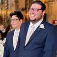Casal gay viraliza ao surgir como padrinhos de casamento em igreja histórica de Salvador: "Significado enorme"