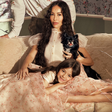 Dia das Crianças: Sabrina Sato com Zoe e + famosas com looks 'tal mãe, tal filhos'