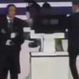 TV flagra Vini Jr empurrando funcionário após expulsão em jogo do Real