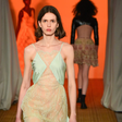 Alexandre Herchcovitch abre SPFW N61 com estética boho e vitoriana embalada pela 5ª Sinfonia de Beethoven