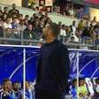 Artur Jorge perde a linha e discute com torcida do Bragantino