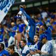 Cruzeiro emite nota oficial após protestos da torcida no aeroporto