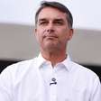 Flávio Bolsonaro visita o pai pela primeira vez após autorização de Moraes