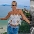 Virginia Fonseca recebe buquê misterioso após término com Vini Jr.