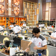 Quem saiu do 'MasterChef Profissionais 2026'? Após prova em que rival perdeu 5 minutos e releitura do prato feito desagradou aos chefs, participante admite: 'Não soube jogar'