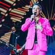 Robbie Williams mistura elegância e bom humor em show delicioso em SP