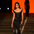 Vitória Strada desfila no SPFW e faz suspense sobre novos projetos: 'estou entendo agora esse novo momento da minha vida'