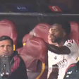 Vídeo flagra reclamações de Vini Jr. após ser substituído em jogo do Real Madrid na Liga dos Campeões