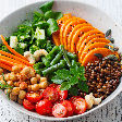 Saladas proteicas: 5 receitas com proteínas vegetais para o almoço