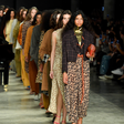 SPFW: Lilly Sarti explora o contraste entre força e leveza feminina