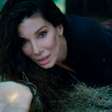 Iogurte grego, colágeno e salada mista com frango desfiado: o cardápio rico em proteínas que Sandra Bullock, aos 62 anos, usa para combater a perda de massa magra ao envelhecer