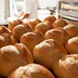 Pão francês atravessa gerações e mantém sua tradição nas padarias brasileiras