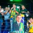 Flávio diz que 'vão ter que aturar Bolsonaro subindo a rampa' ao participar de Bloquinho do 22 em MG