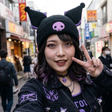 Os novos tênis da Converse envernizados na cor 'Kuromi' são supernostálgicos para quem viveu a fase emo nos anos 2000, com um toque romântico da Hello Kitty
