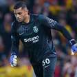 Goleiro Kaique Pereira faz história na Champions e mira espaço na Seleção Brasileira