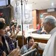Papa recebe alta após retirada de nódulo cancerígeno, mas deixa em aberto visita à América Latina