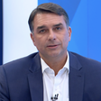 Flávio Bolsonaro cita negócios da Globo com Vorcaro e é rebatido por Renata Lo Prete durante sabatina