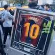 Loja é saqueada em Paris durante protestos, e raridades de Messi são roubadas