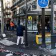 Paris tem carros queimados e vidros estilhaçados após protestos se transformarem em tumultos e saques