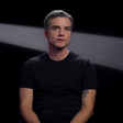 Wagner Moura questiona relação entre Flávio Bolsonaro e Trump em episódio sobre terras raras