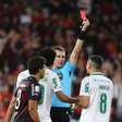 Andreas Pereira é expulso após lance inusitado durante Athletico-PR x Palmeiras; veja vídeo