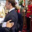 Em meio à crise na França, Macron busca apoio de países do Golfo para baixar preço dos combustíveis