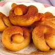 Receita fácil de nozinhos fritos com canela e calda doce