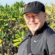 Vasco Rossi cai de bicicleta e rompe ligamentos no ombro