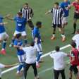 Com sete expulsões e gol do meio-campo, Atlético bate o Cruzeiro