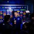 Técnico do Cruzeiro, Artur Jorge tem conversa particular com meia do Grêmio após o jogo do Brasileirão