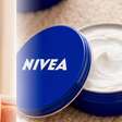 Farmacêuticas e químico concordam: 'Creme Nivea de latinha azul retém a umidade e protege a pele quando as temperaturas caem, mas exige cuidados'
