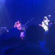 Red Hot Chili Peppers resgata raridades da era Hillel Slovak em show beneficente nos EUA