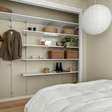 Sem espaço para guarda-roupa? 5 soluções de arquitetos para organizar o quarto com muito estilo
