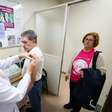 Porto Alegre amplia vacinação contra pneumococo para pessoas com mais de 85 anos