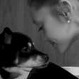 Ariana Grande presta homenagem e se despede de sua cachorra Coco após 17 anos