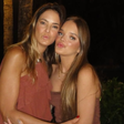 Ticiane Pinheiro e Rafa Justus provam elegância da cor marrom em looks de primavera-verão