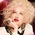 Cyndi Lauper expõe acervo histórico em leilão e denuncia ganância corporativa