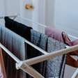 Como secar roupa dentro de casa sem mau cheiro? Veja 5 dicas de especialistas