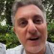 Mãe de Luciano Huck revela voto em Lula e apresentador reage