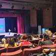 Escola de Bauru inaugura prédio com passarela e teatro
