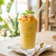 Frapê de manga com coco: bebida cremosa e refrescante em 5 minutos