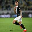 Pedro Emanuel estuda troca na defesa do Vasco contra o Corinthians