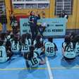 Zagueira do Inter, Bruna Benites participa de encontro com meninas de projeto social na Restinga