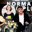 'Sally Rooney é uma escritora, não uma terrorista': Paul Mescal e Daisy Edgar-Jones, da série 'Pessoas Normais', da Prime Video, e mais 158 famosos defendem autora best-seller após editora retirar livros tirados de circulação por questão política